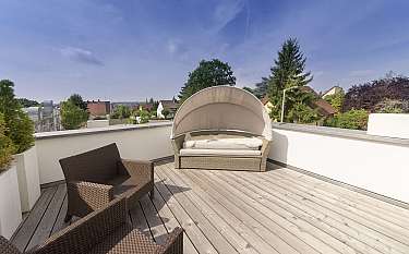 Bauhaus 333 Dachterrasse mit Sitzmöbeln