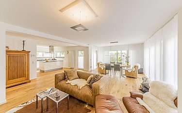 Bauhaus 333 Offener Wohn- und Essbereich