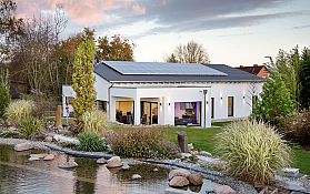 Bungalow 200 Modernes Haus mit Solarpanelen