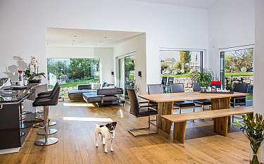 Bungalow 200 Moderner Wohn- und Essbereich