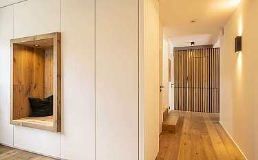 Klassisch 270 Moderner Flur mit Holzelementen