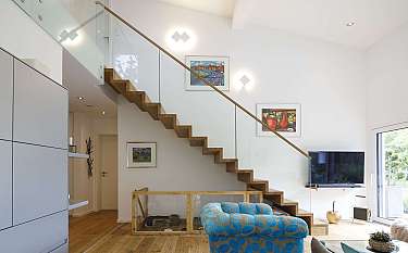 Modern 118 Moderner Wohnbereich mit Treppe