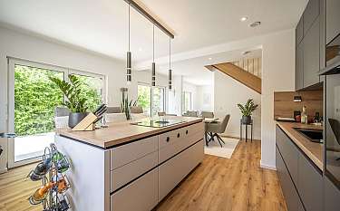 Modern 150 Moderne offene Küche