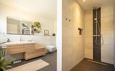 Modern 150 Modernes Badezimmer mit Dusche