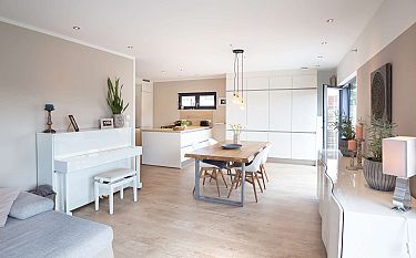 Modern 153 Moderner offener Wohnbereich