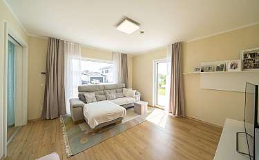 Modern 154 Helles Wohnzimmer mit Sofa