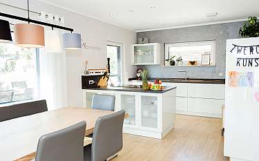 Modern 168 Moderne helle Küche