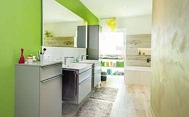 Modern 168 Modernes Badezimmer mit grünen Akzenten