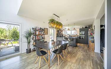 Modern 180 Moderner Essbereich mit Küche