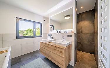 Modern 194 Modernes Badezimmer mit Doppelwaschbecken