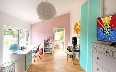 Modern 228 Helles Kinderzimmer mit Schreibtisch