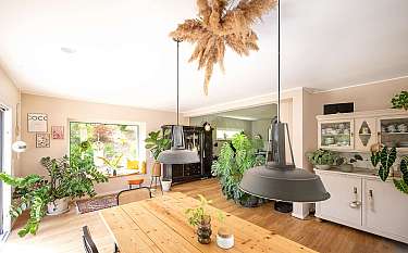 Modern 228 Heller Essbereich mit Pflanzen