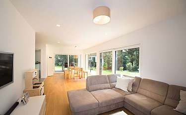 Modern 239 Helles Wohnzimmer mit Essbereich