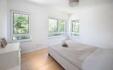 Modern 239 Helles Schlafzimmer mit Fensterblick