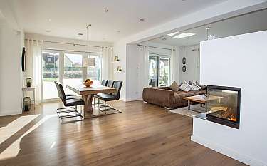 Stadtvilla 247 Moderner Wohn- und Essbereich