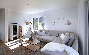 Modernes Wohnzimmer mit Sofa
