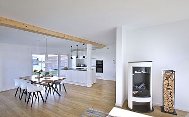 Moderner Essbereich und Küche