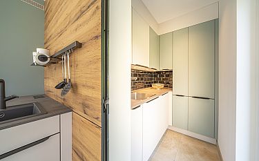 Moderne kleine Küche