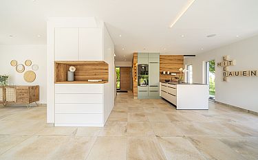 Moderne offene Küche