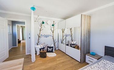 Gemütliche Ruhezone im Schlafzimmer